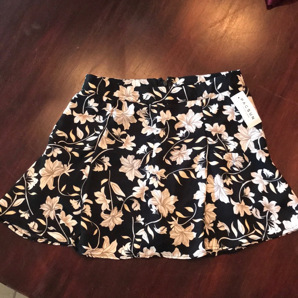 NWT, black and white floral skort, size medium